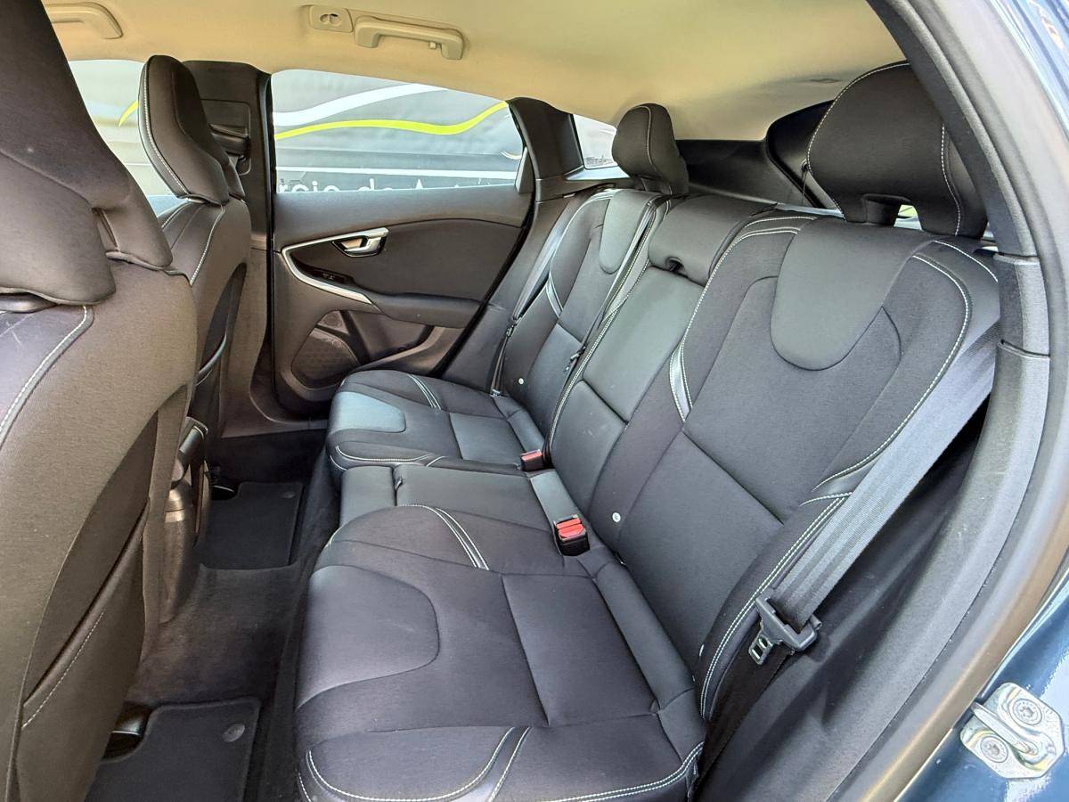 volvo-v40-2019-diesel-1969cc