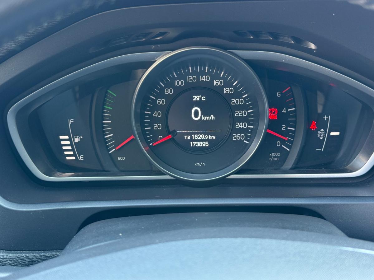 volvo-v40-2019-diesel-1969cc
