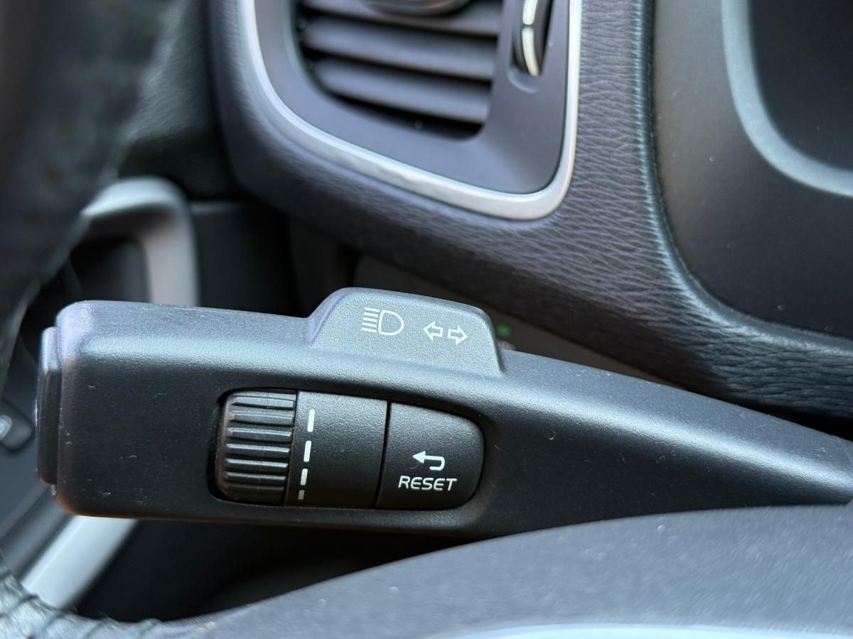 volvo-v40-2019-diesel-1969cc