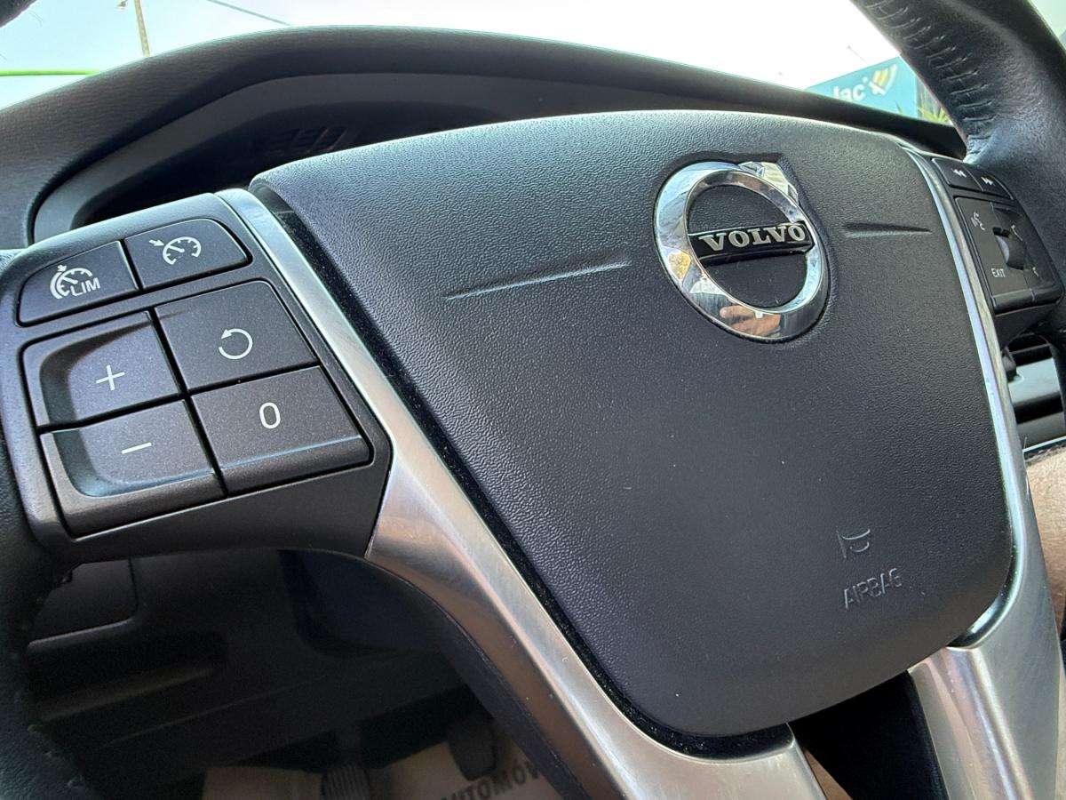 volvo-v40-2019-diesel-1969cc