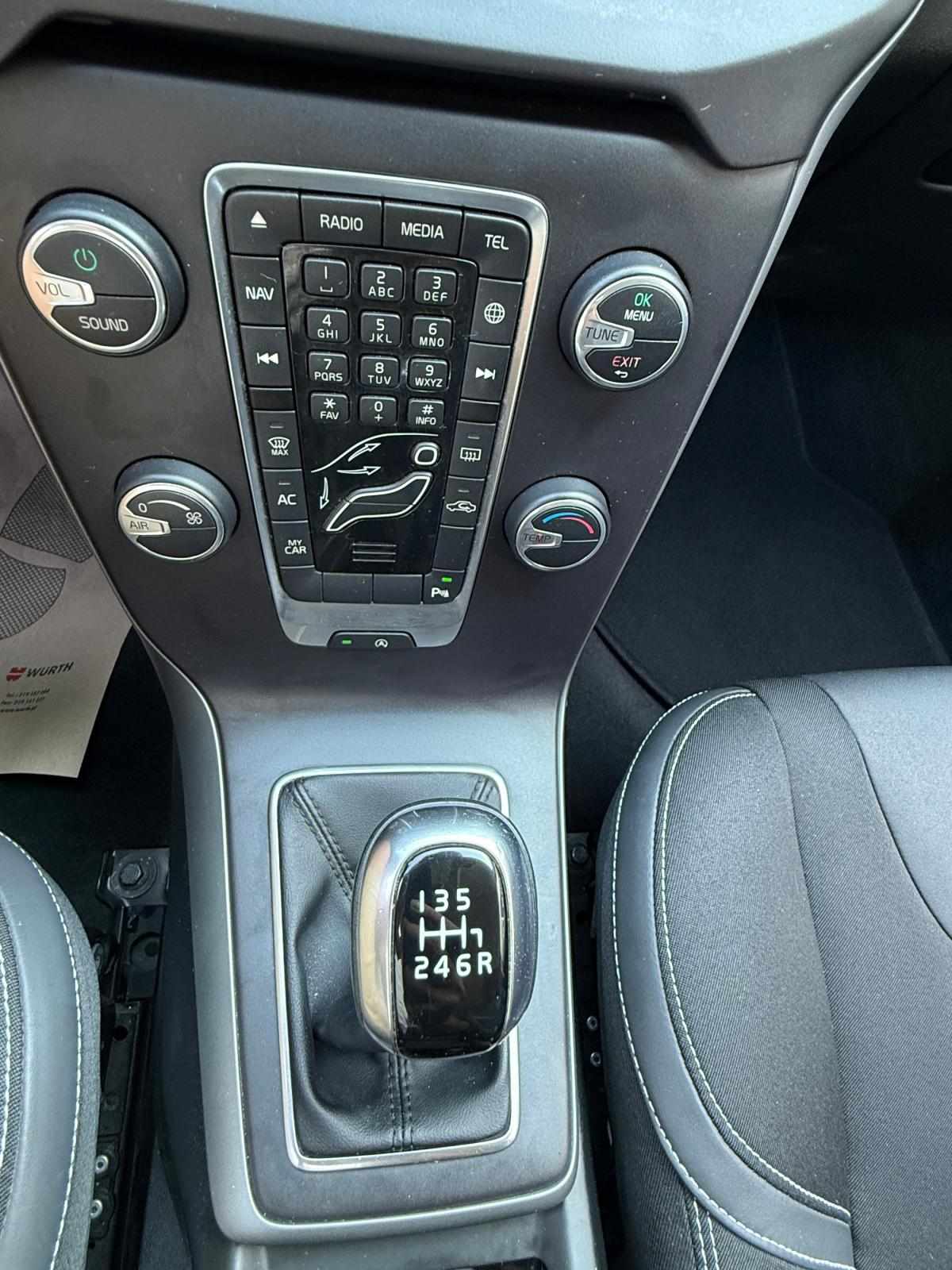 volvo-v40-2019-diesel-1969cc