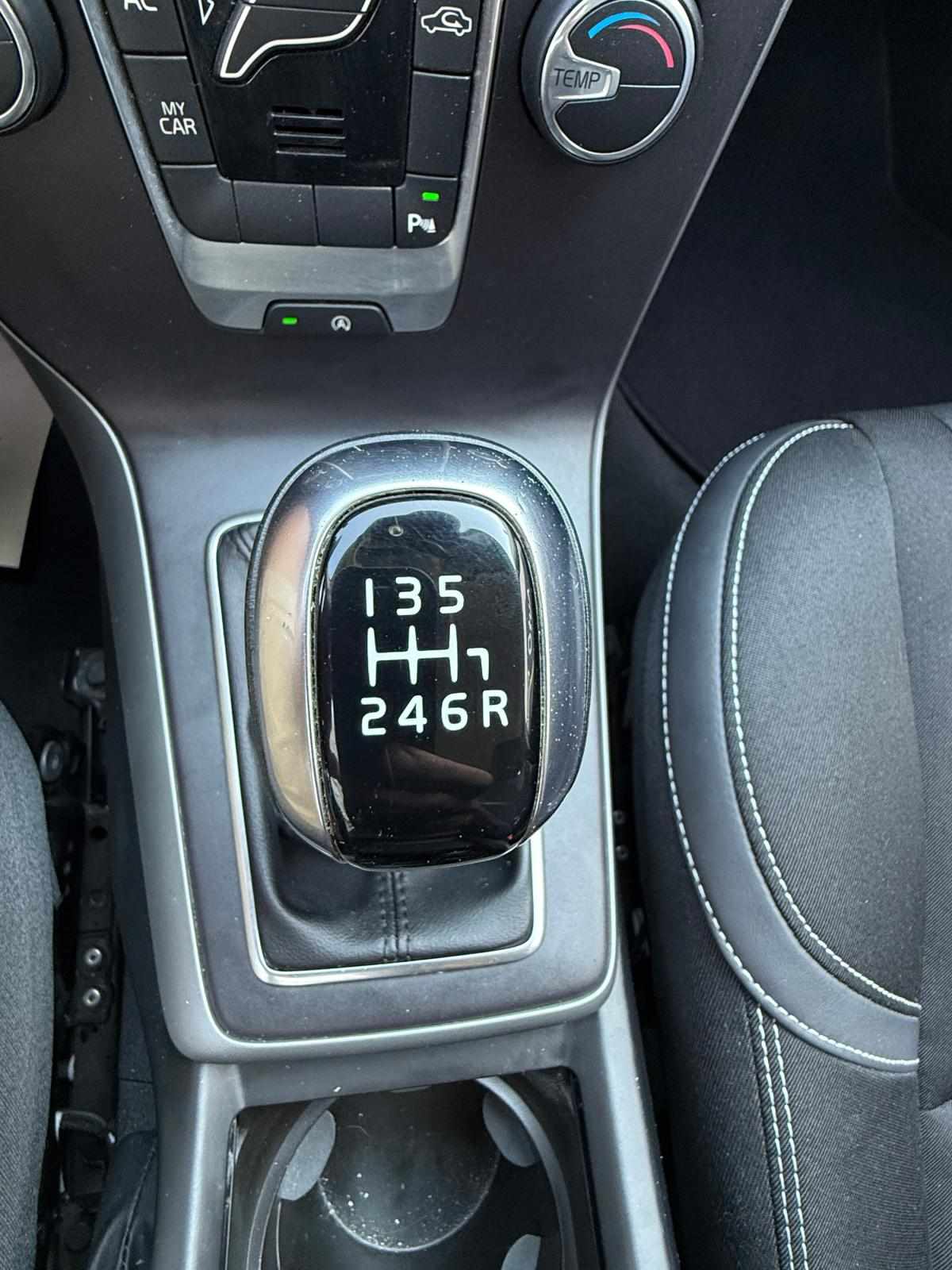 volvo-v40-2019-diesel-1969cc