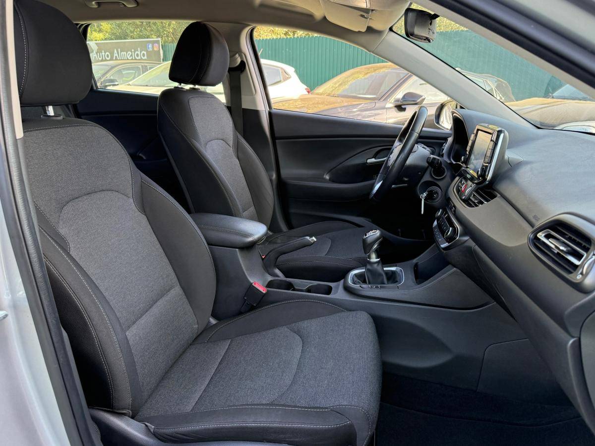 hyundai-i30-2022-gasolina-998cc