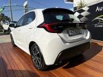 toyota-yaris-2022-hibrido-a-gasolina-1490cc