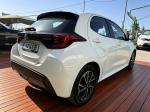 toyota-yaris-2022-hibrido-a-gasolina-1490cc