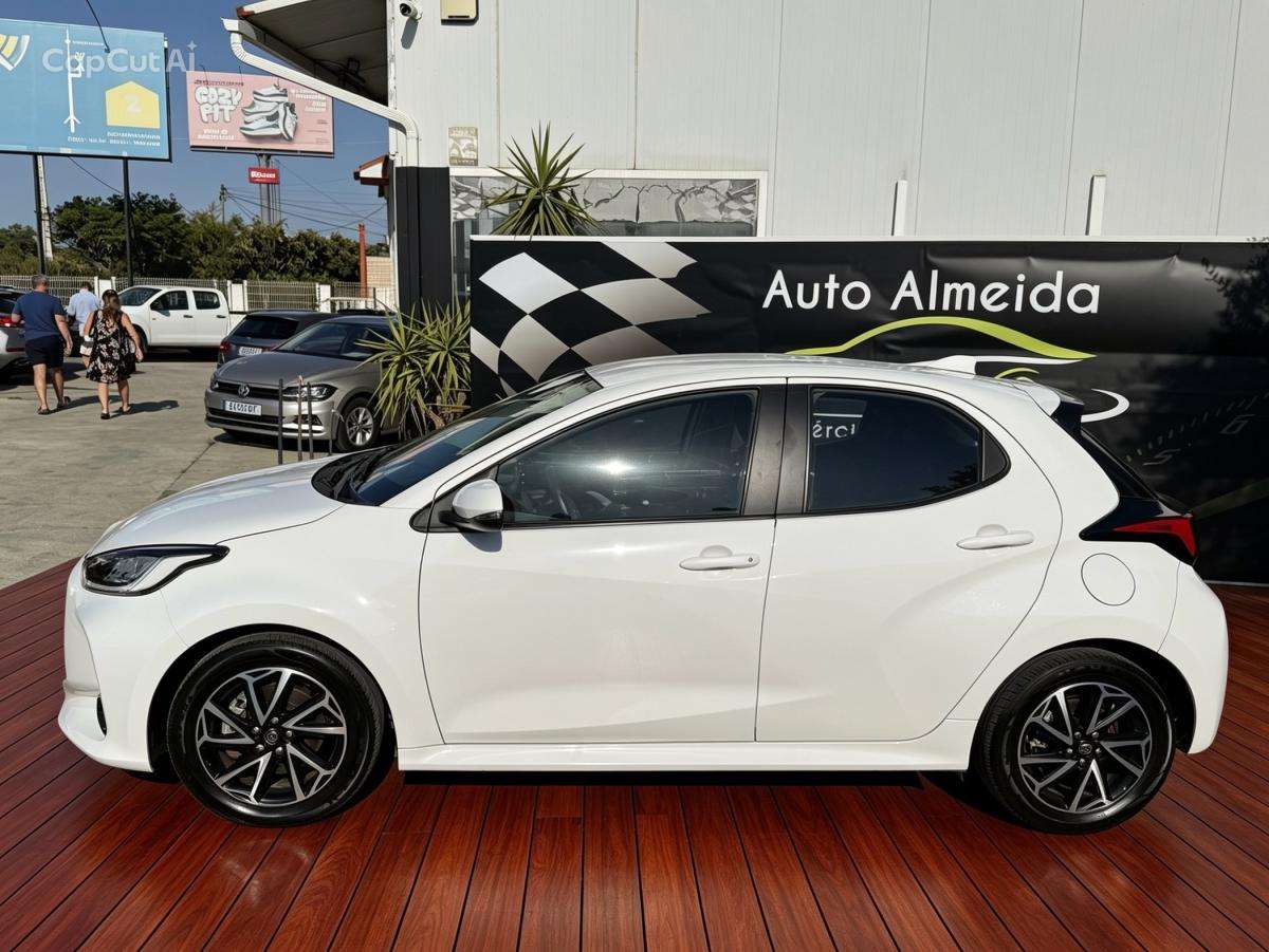 toyota-yaris-2022-hibrido-a-gasolina-1490cc