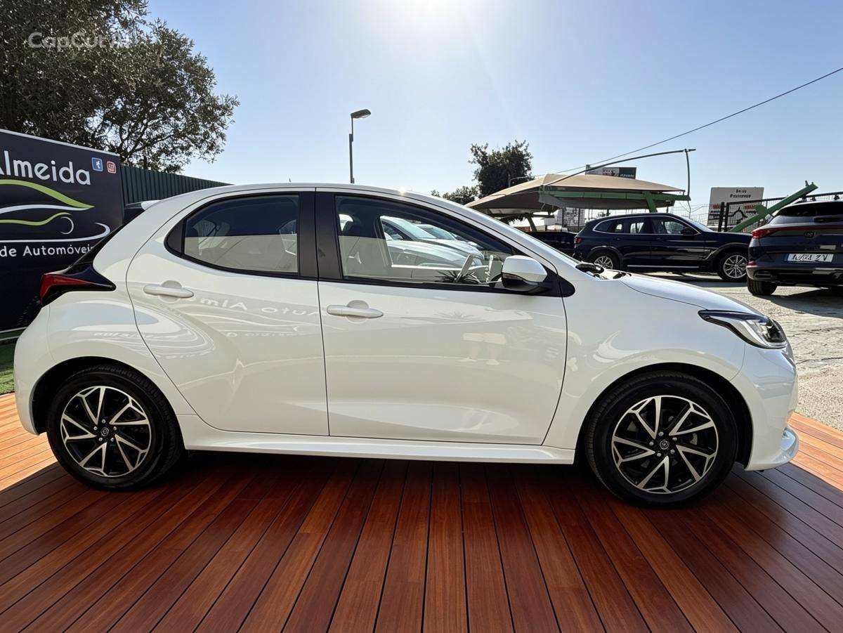 toyota-yaris-2022-hibrido-a-gasolina-1490cc
