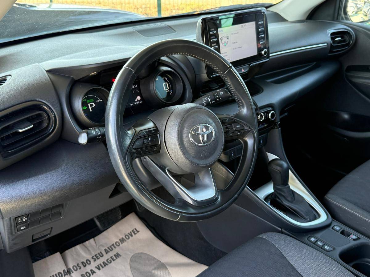 toyota-yaris-2022-hibrido-a-gasolina-1490cc