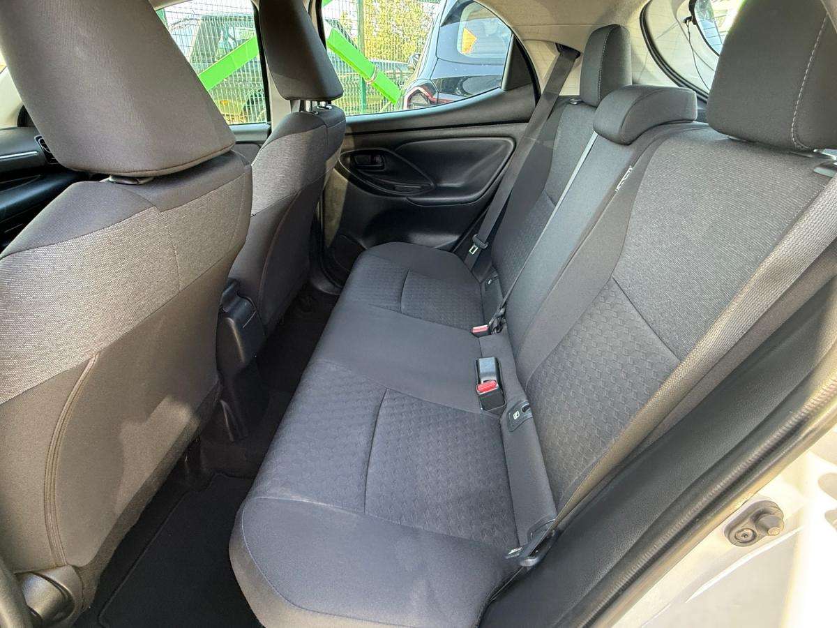 toyota-yaris-2022-hibrido-a-gasolina-1490cc