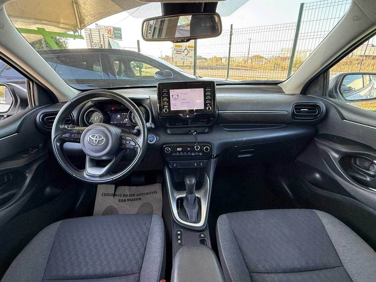 toyota-yaris-2022-hibrido-a-gasolina-1490cc