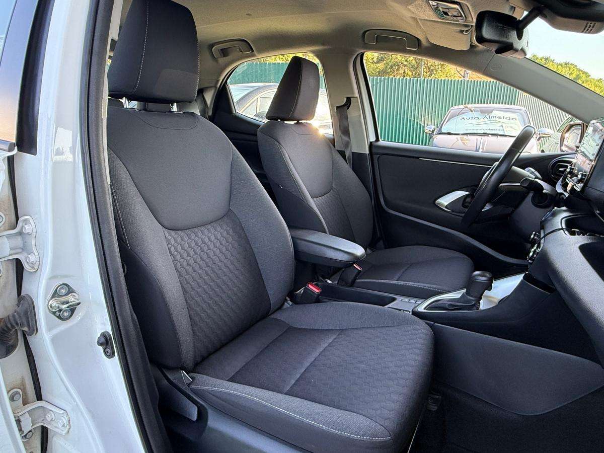toyota-yaris-2022-hibrido-a-gasolina-1490cc