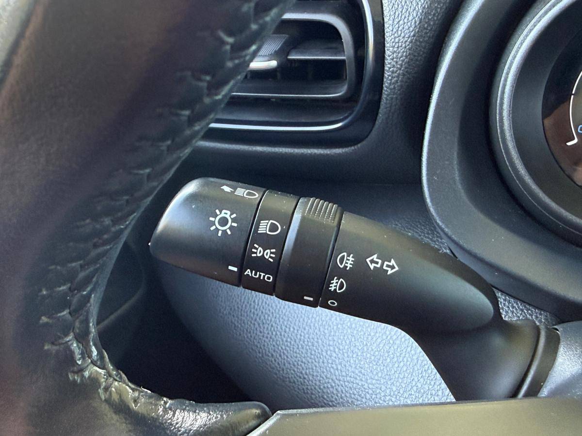 toyota-yaris-2022-hibrido-a-gasolina-1490cc