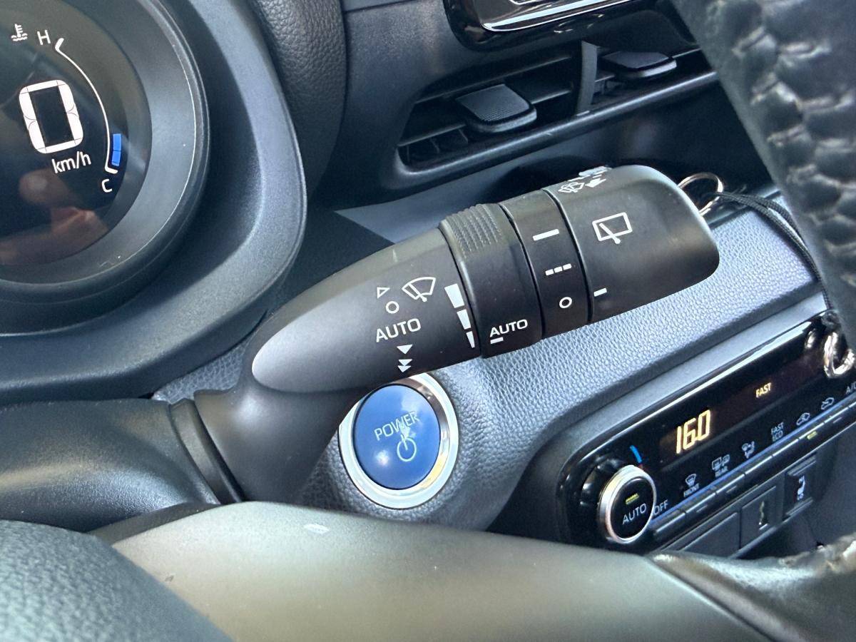toyota-yaris-2022-hibrido-a-gasolina-1490cc