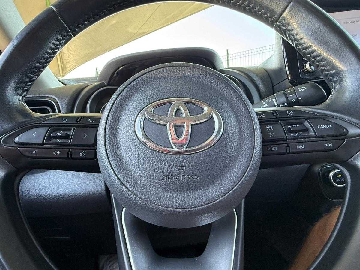 toyota-yaris-2022-hibrido-a-gasolina-1490cc