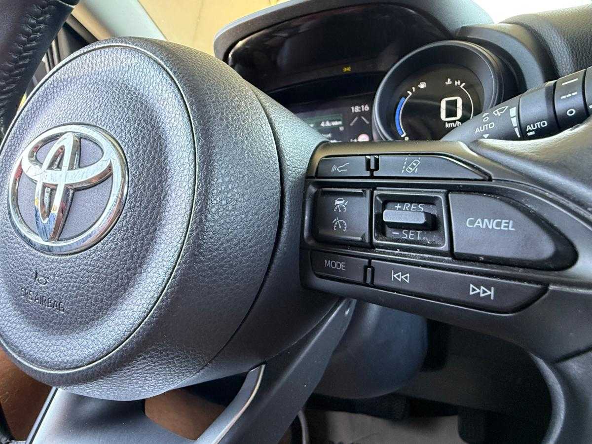 toyota-yaris-2022-hibrido-a-gasolina-1490cc