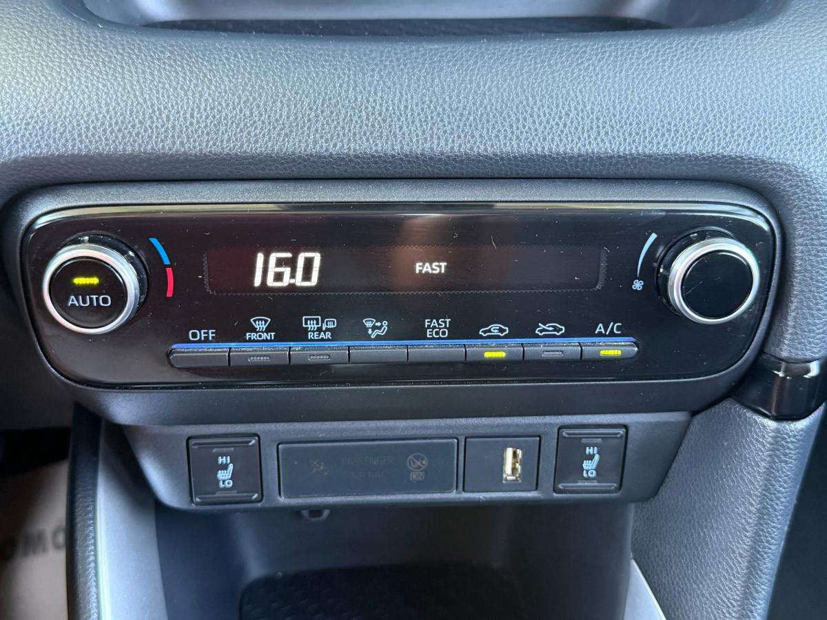 toyota-yaris-2022-hibrido-a-gasolina-1490cc