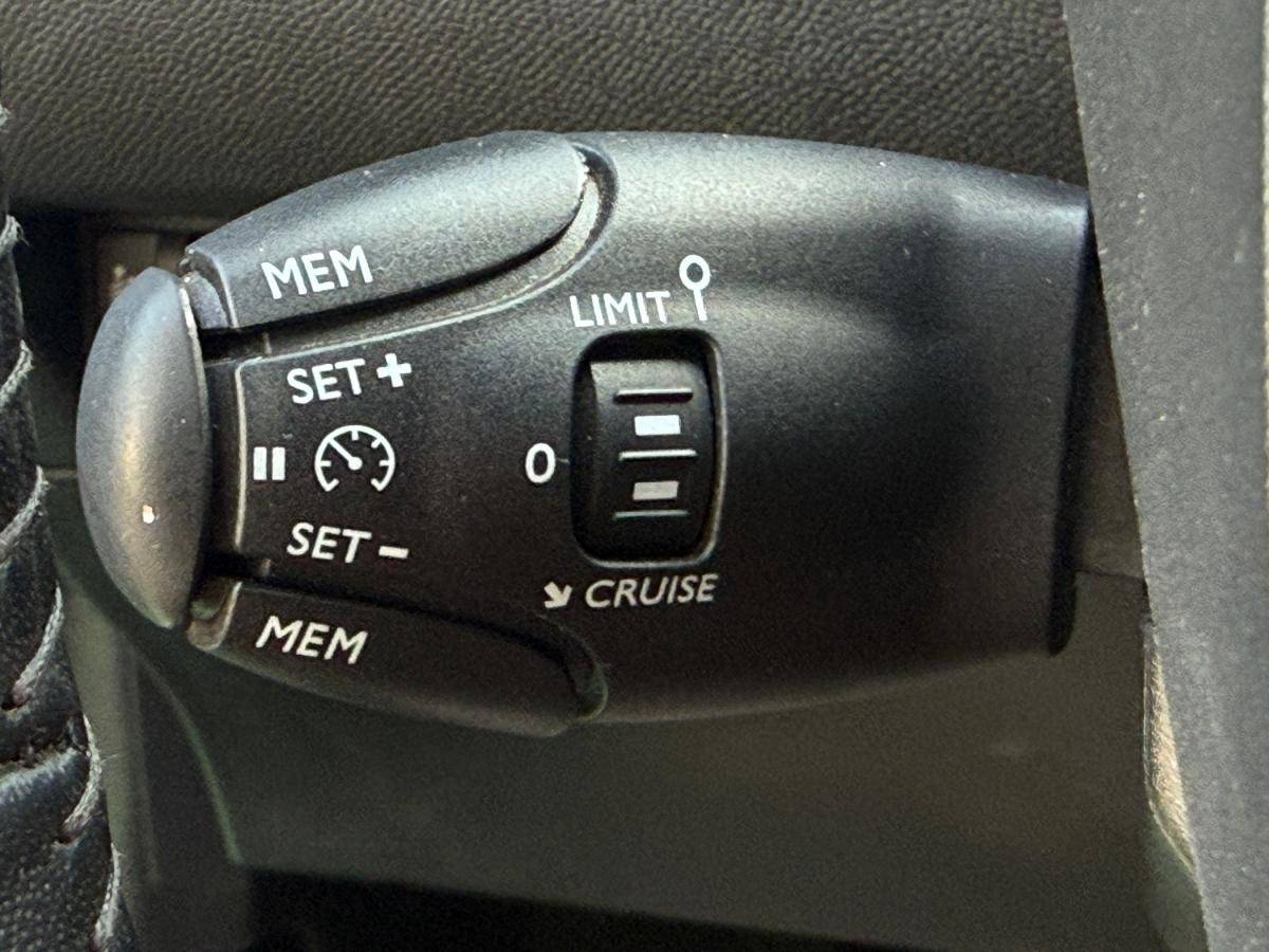 peugeot-208-2023-diesel-1499cc