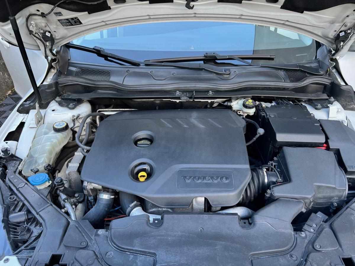 volvo-v40-d2-2013-diesel-1560cc