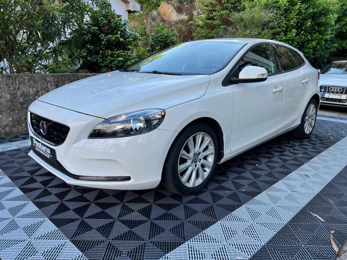 volvo-v40-d2-2013-diesel-1560cc