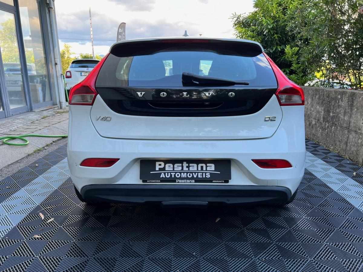 volvo-v40-d2-2013-diesel-1560cc