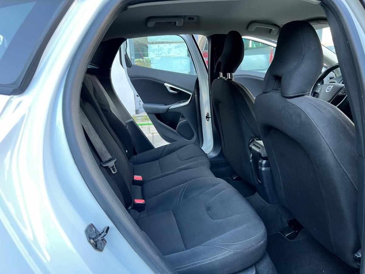 volvo-v40-d2-2013-diesel-1560cc