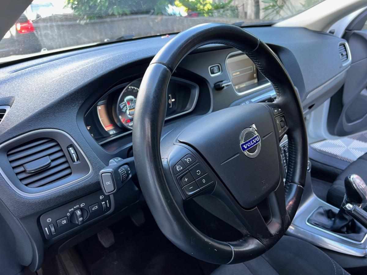 volvo-v40-d2-2013-diesel-1560cc
