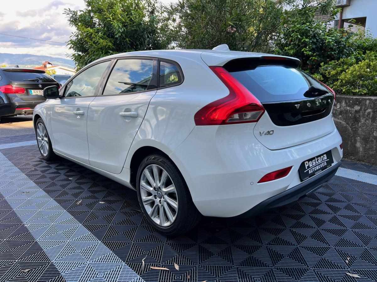 volvo-v40-d2-2013-diesel-1560cc