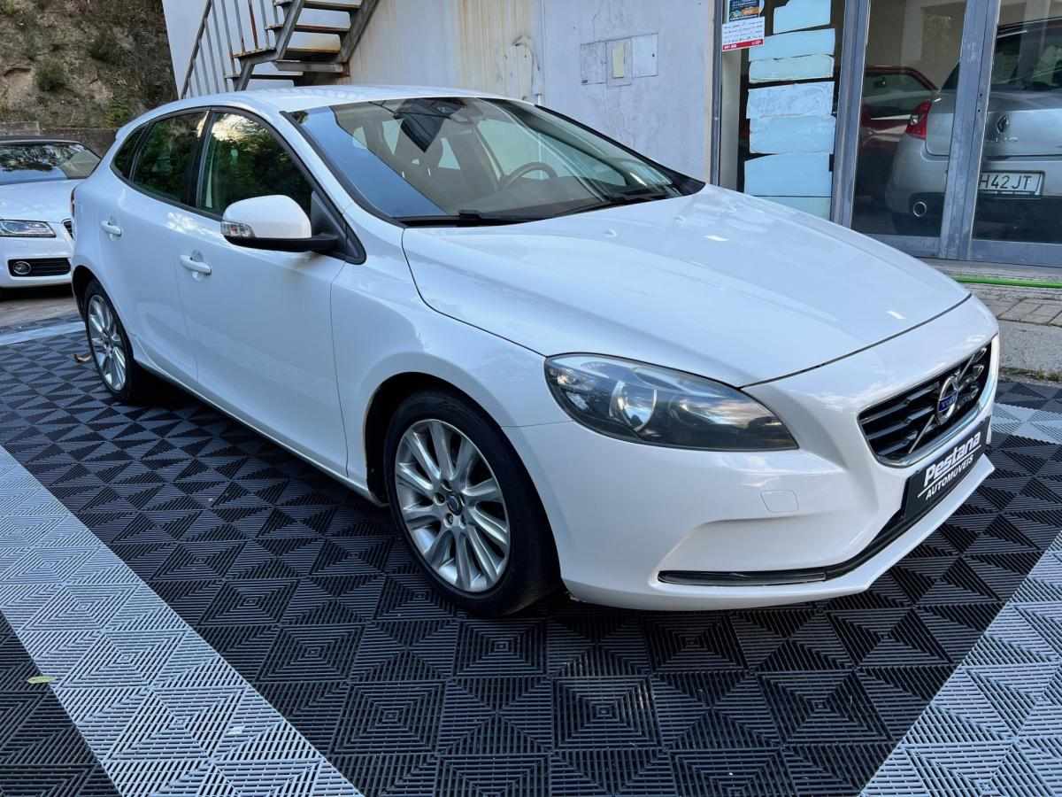 volvo-v40-d2-2013-diesel-1560cc