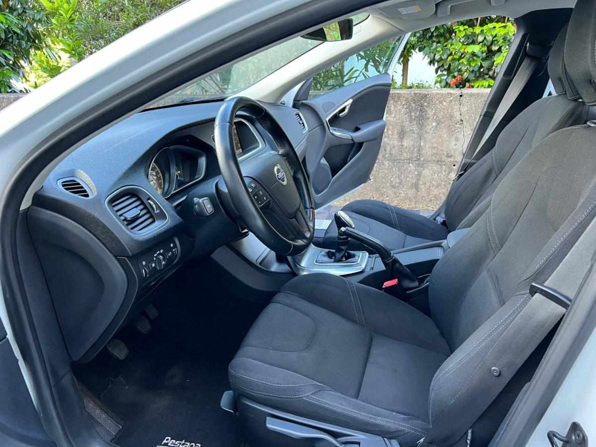 volvo-v40-d2-2013-diesel-1560cc