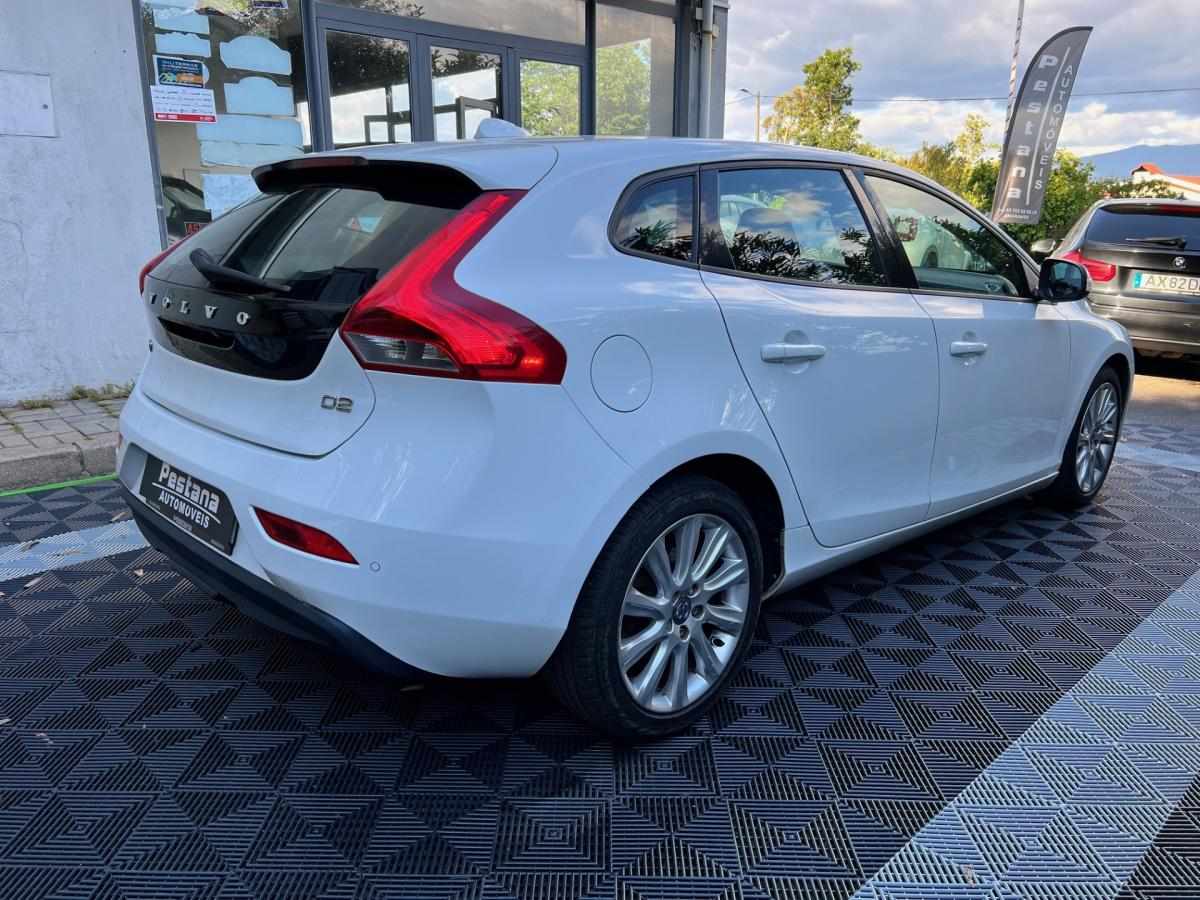 volvo-v40-d2-2013-diesel-1560cc