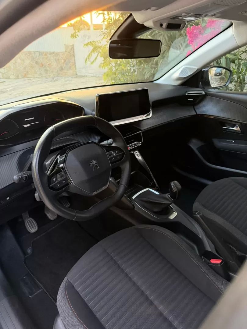 peugeot-208-2023-gasolina-1199cc