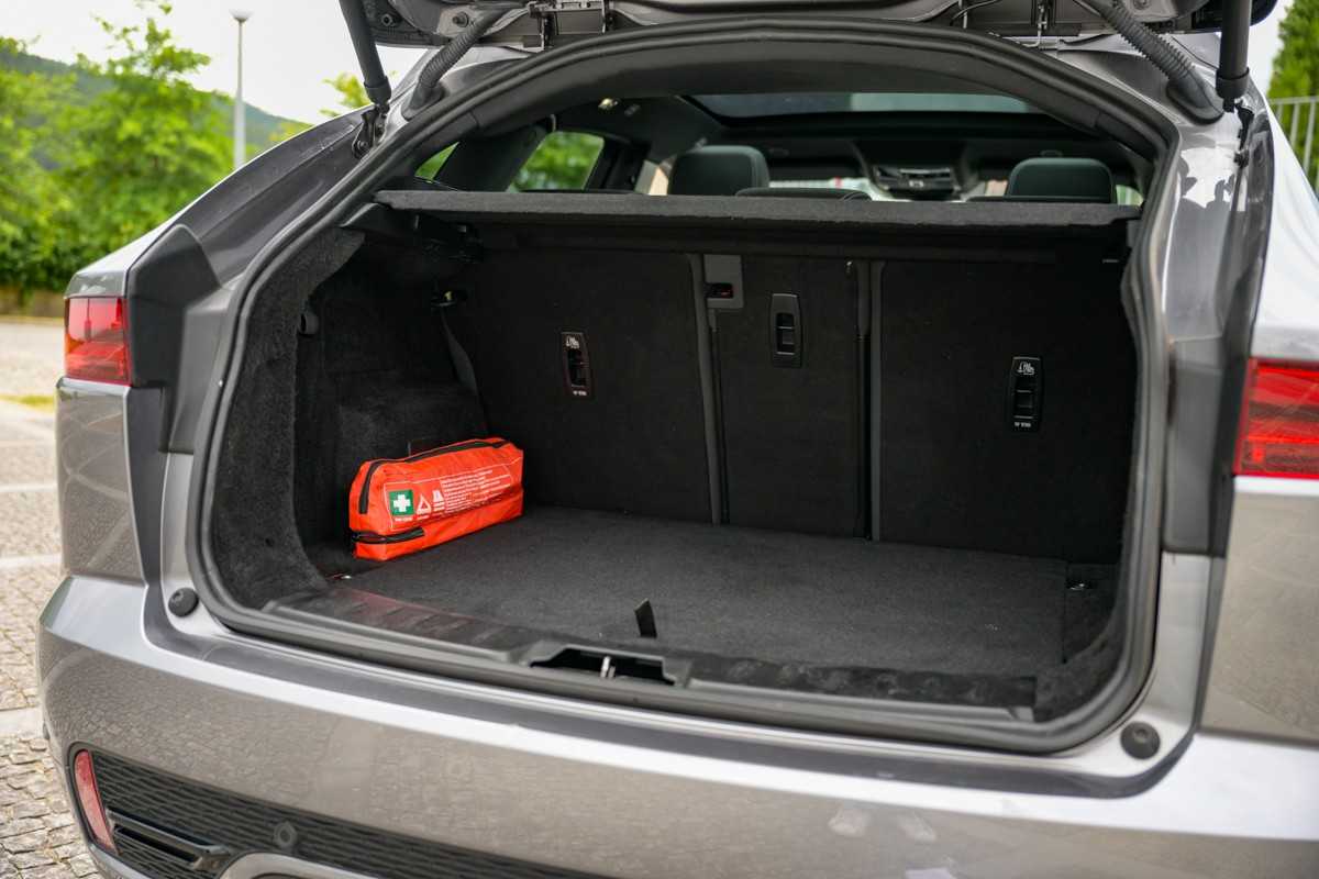 jaguar-e-pace-2023-hibrido-a-gasolina-1498cc