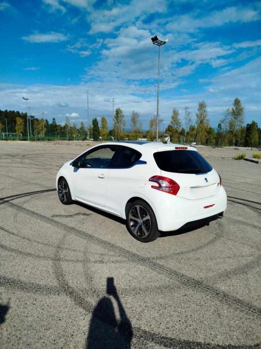 peugeot-208-1-6-e-hdi-2014-diesel-1560cc