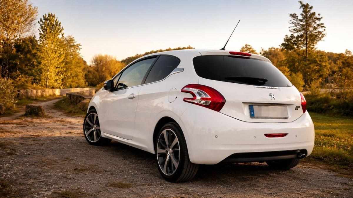 peugeot-208-1-6-e-hdi-2014-diesel-1560cc