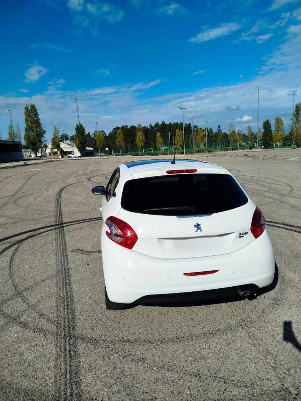 peugeot-208-1-6-e-hdi-2014-diesel-1560cc