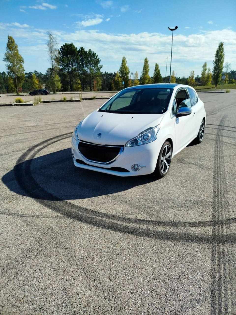 peugeot-208-1-6-e-hdi-2014-diesel-1560cc