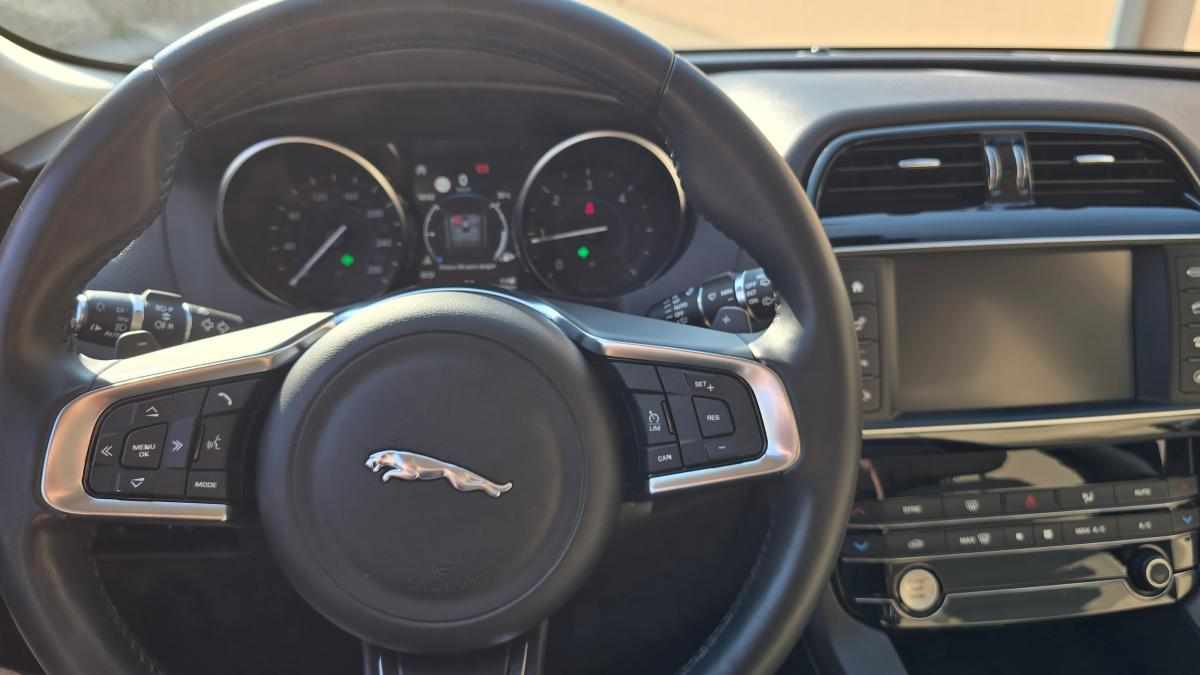 jaguar-f-pace-20d-2018-diesel-1999cc