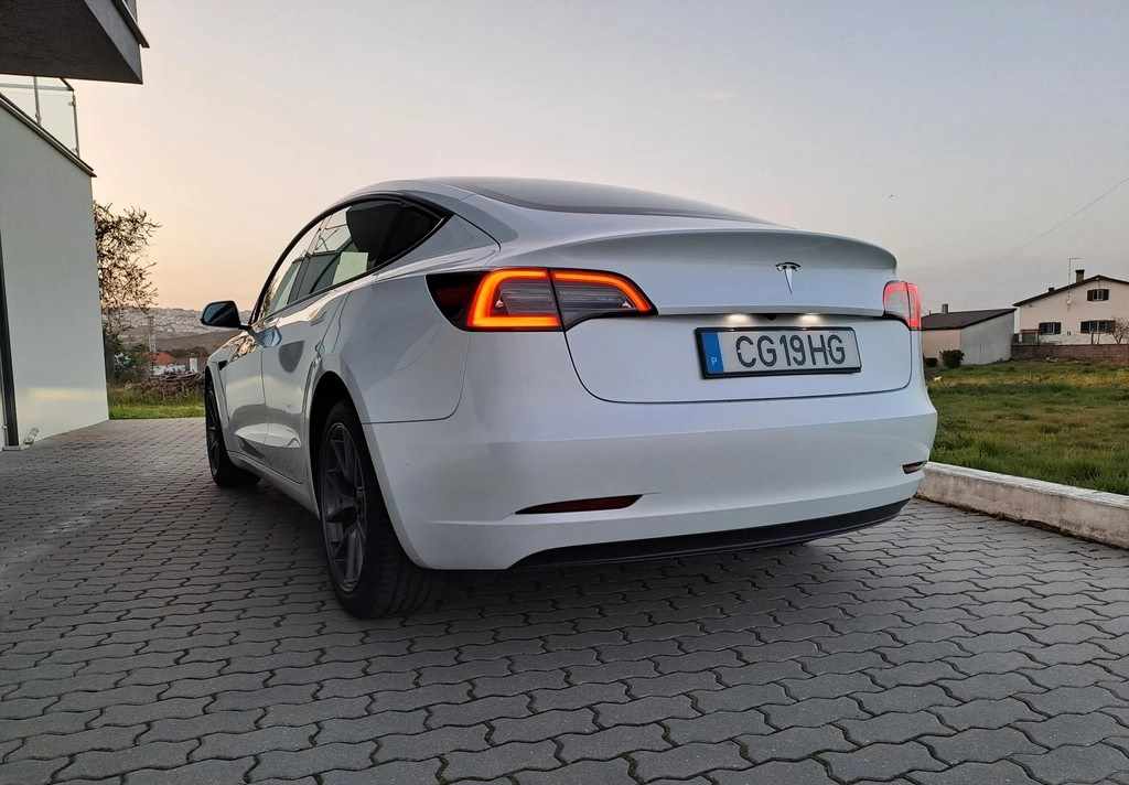 tesla-model-3-standard-range-2022-eletrico