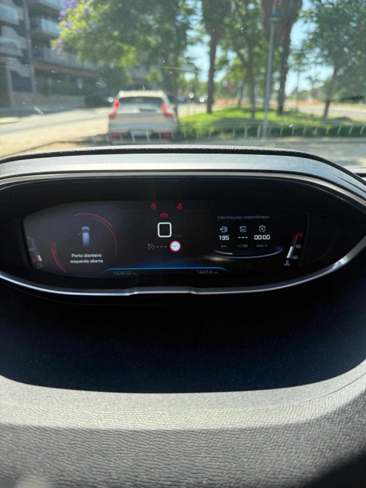 peugeot-5008-1-6-bluehdi-2017-diesel-1560cc