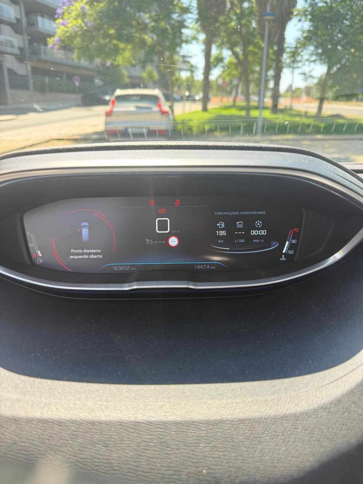 peugeot-5008-1-6-bluehdi-2017-diesel-1560cc