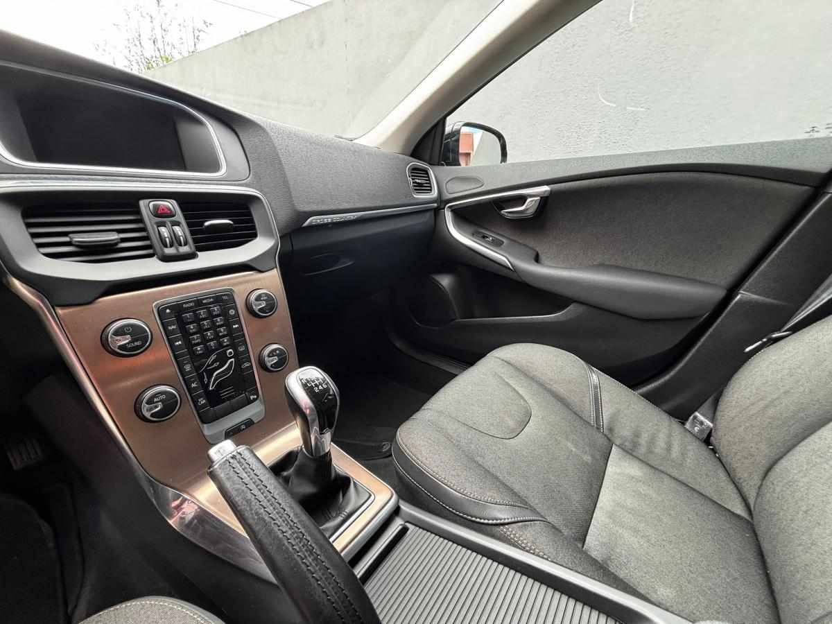 volvo-v40-1-6-d2-2014-diesel-1560cc