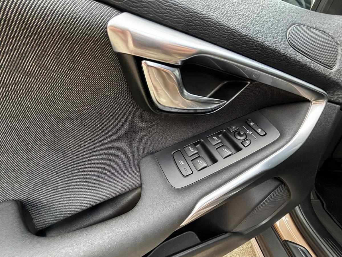 volvo-v40-1-6-d2-2014-diesel-1560cc