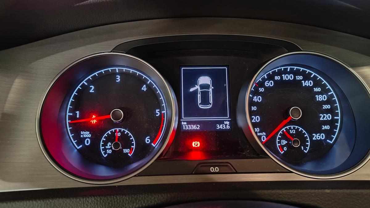 volkswagen-golf-1-6-tdi-bluemotion-2016-diesel-1598cc