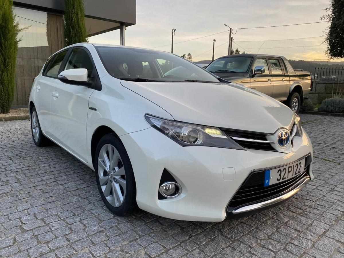 toyota-auris-1-8hsd-2014-hibrido-1800cc