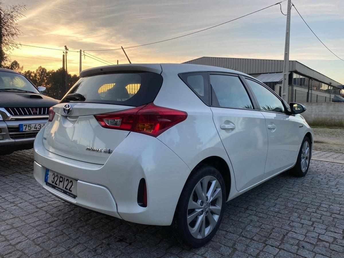 toyota-auris-1-8hsd-2014-hibrido-1800cc