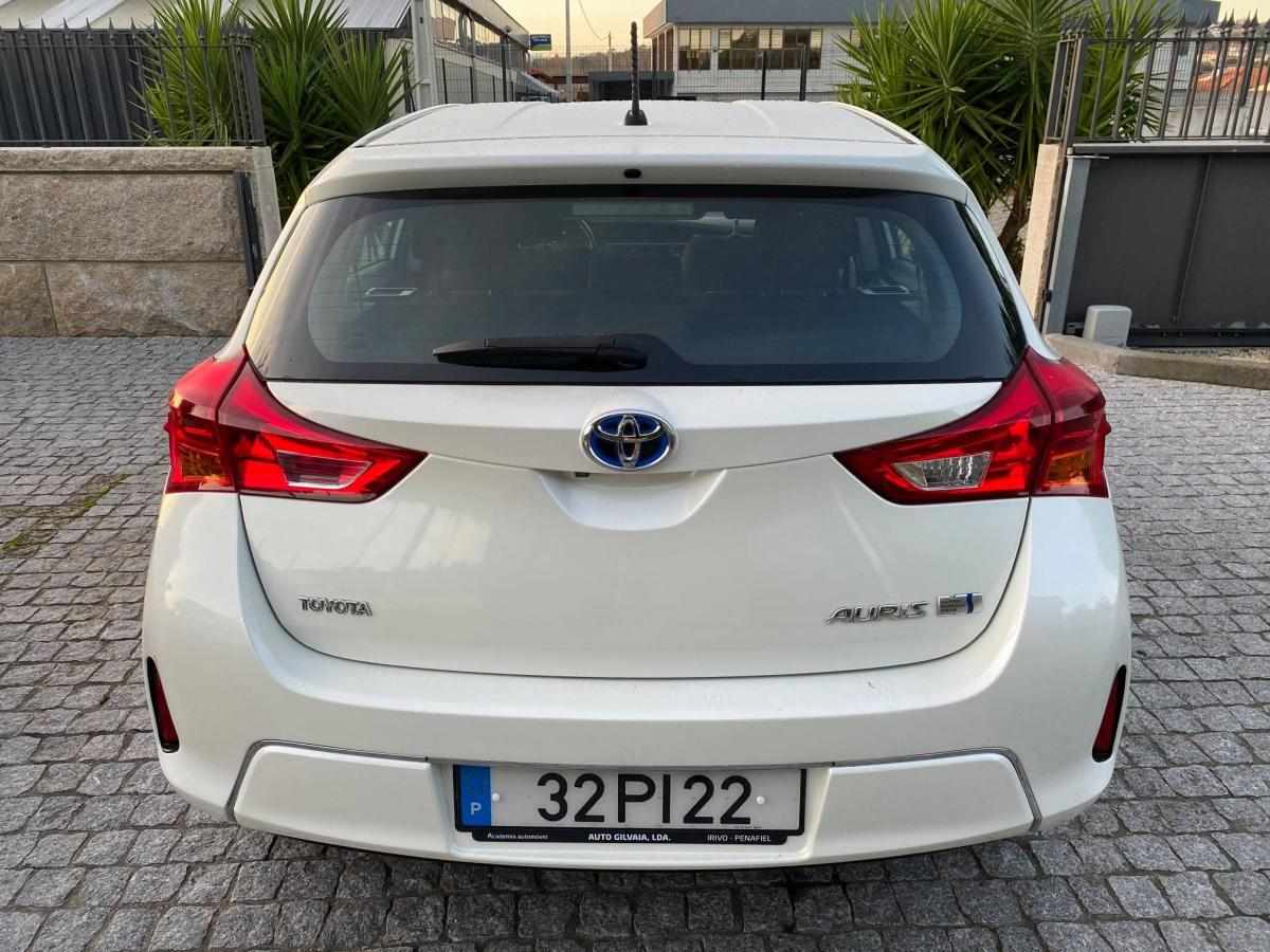 toyota-auris-1-8hsd-2014-hibrido-1800cc