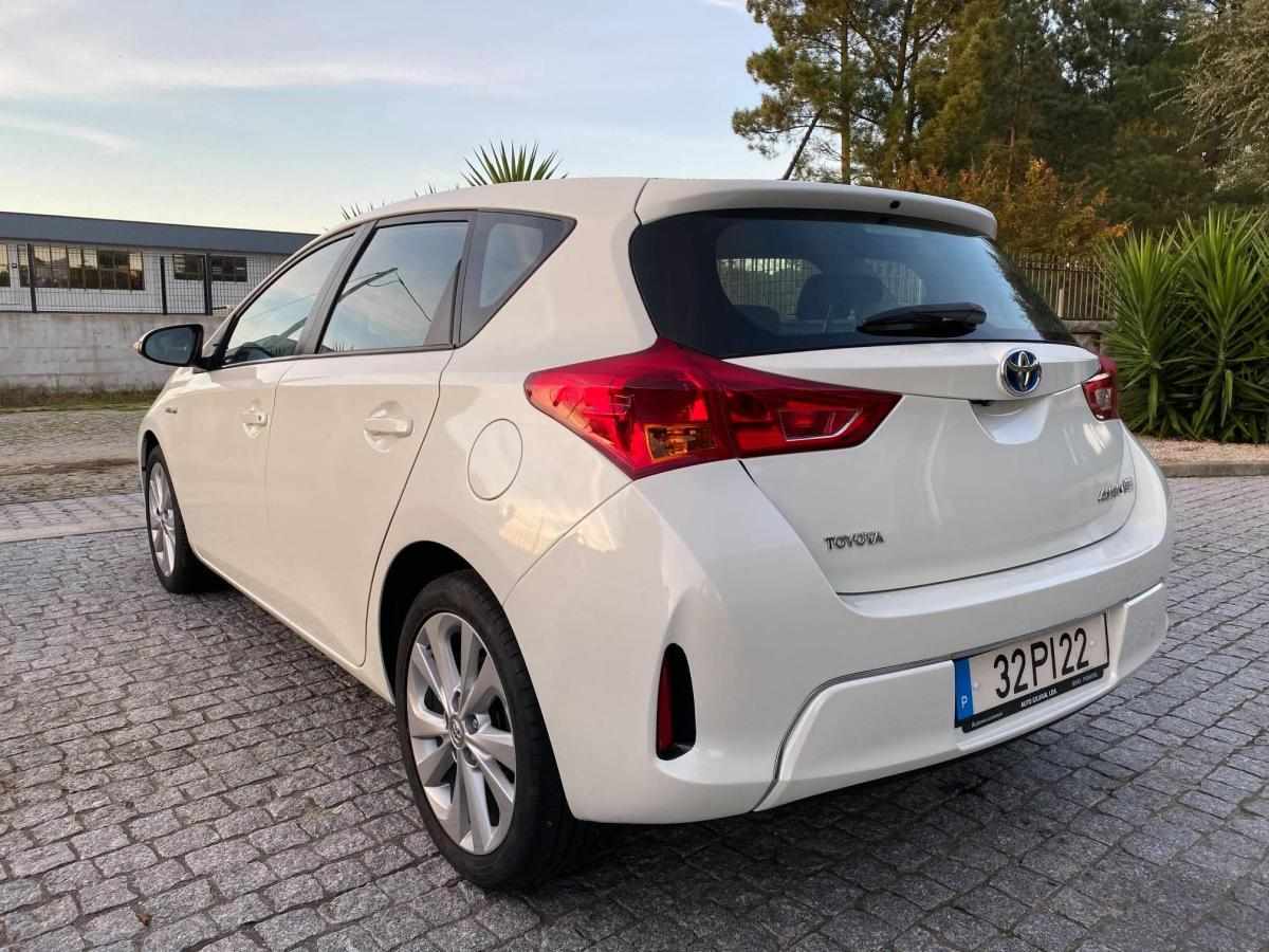 toyota-auris-1-8hsd-2014-hibrido-1800cc
