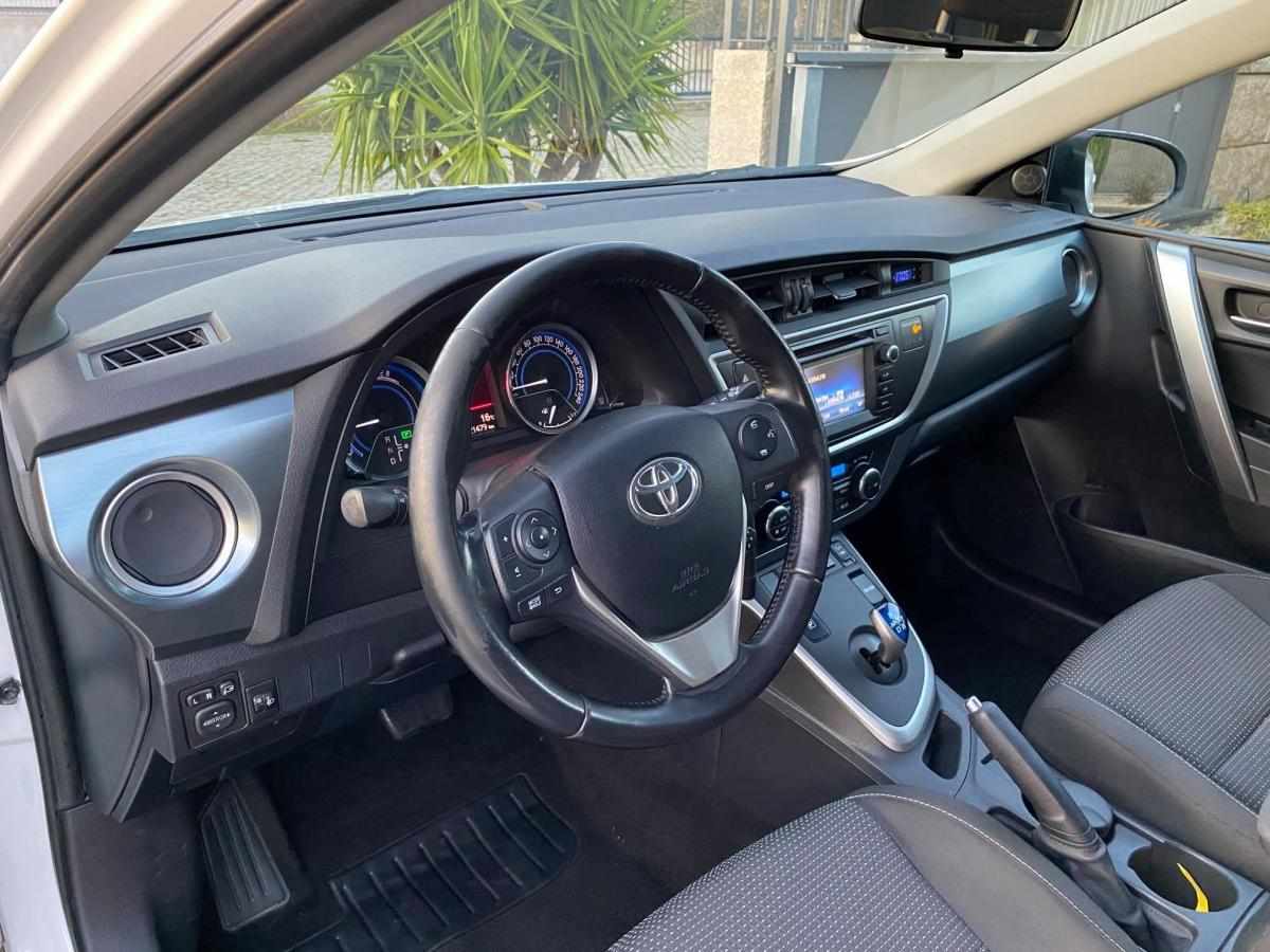 toyota-auris-1-8hsd-2014-hibrido-1800cc