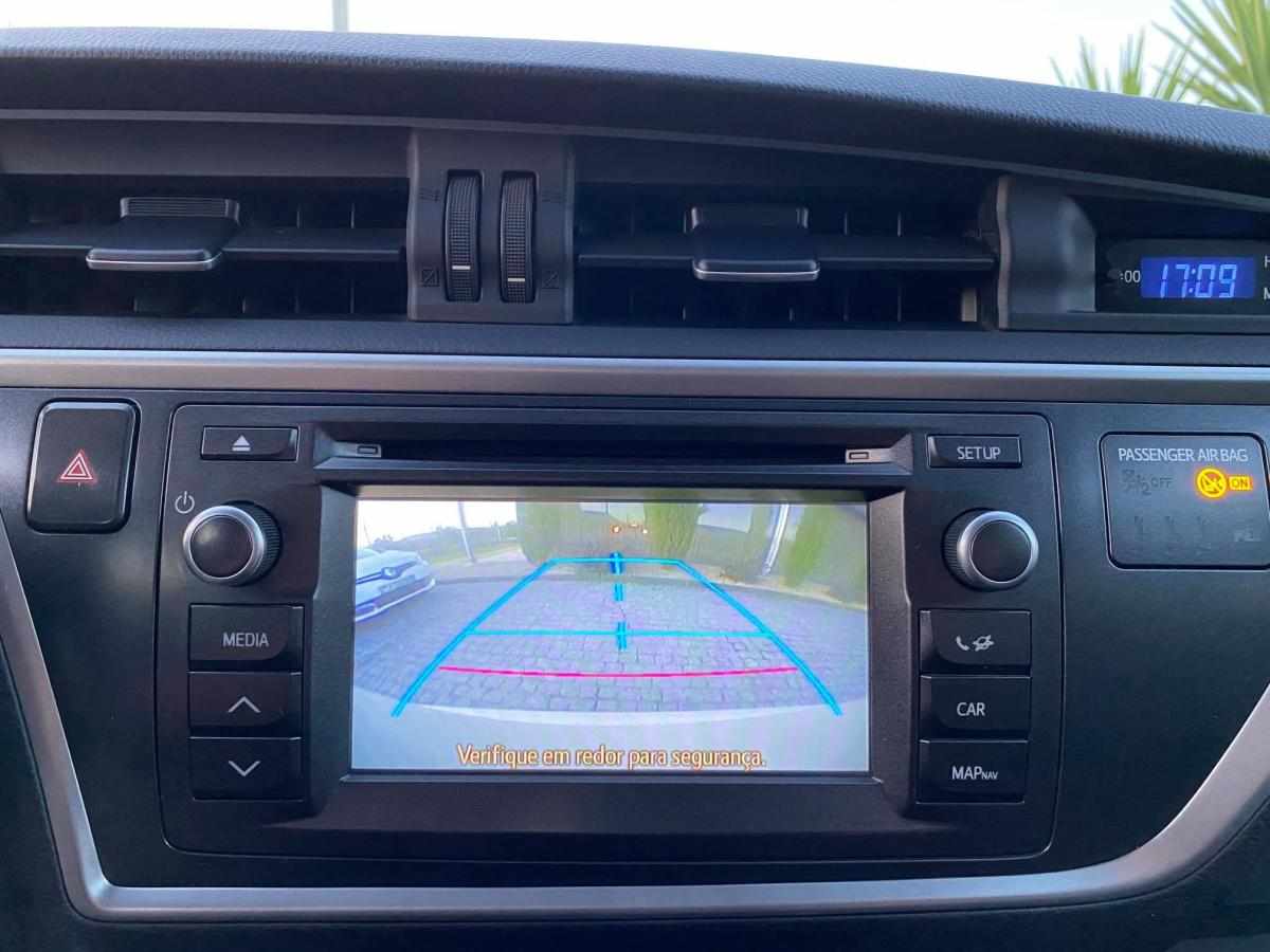 toyota-auris-1-8hsd-2014-hibrido-1800cc