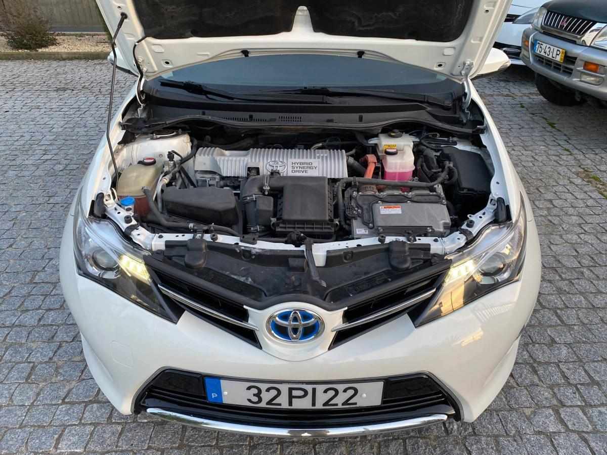 toyota-auris-1-8hsd-2014-hibrido-1800cc